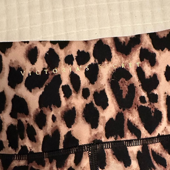 VICTORIA’S SECRET Leopard Print Leggings - Picture 5 of 6